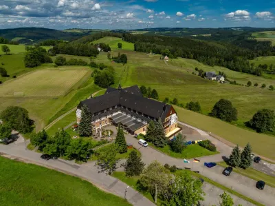 Panorama Berghotel Wettiner Höhe Các khách sạn gần Freilichtmuseum Seiffen