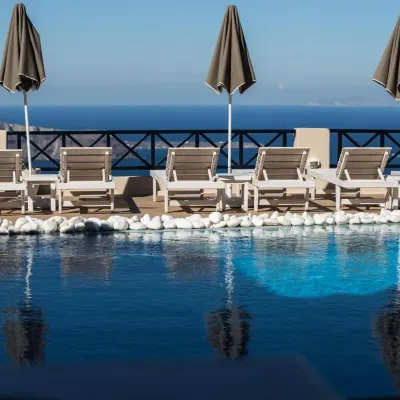 Afroessa Hotel by Caldera Houses Hotel berhampiran Pantai Cape Columbo