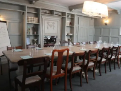 科寧厄姆阿姆斯酒店 米斯郡酒店