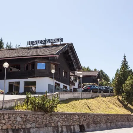 Alexander Charme Hotel