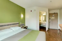 Super 8 by Wyndham Aurora East