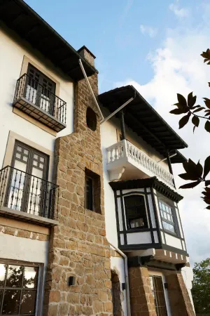 Boutique Hotel Mendi Argia Отели в г. Сан-Себастьян