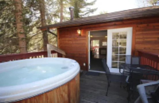 Streamside on Fall River