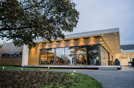 Carlton Hotel Отели в г. Монктон