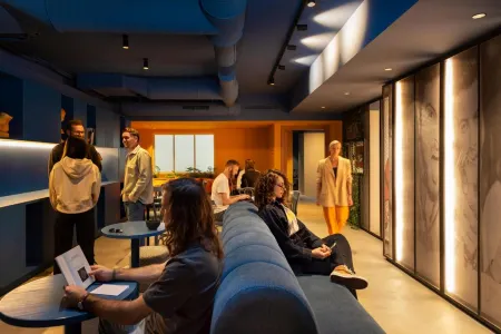 Coeo Pod Hostel Beatas Отели рядом с достопримечательностью «Estación de Autobuses de Málaga»