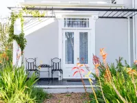 Banhoek Corner Guesthouse Hôtels à proximité de : Tokara Restaurant