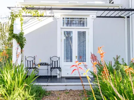 Banhoek Corner Guesthouse