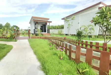 Love In Kan Отели рядом с достопримечательностью «Wat Dong Sak»