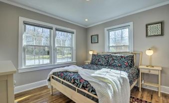 Renovated Carrboro House with Deck and Fire Pit!