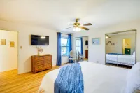 Kitty Hawk Escape w/ Pool Access: 1 Mi to Beach