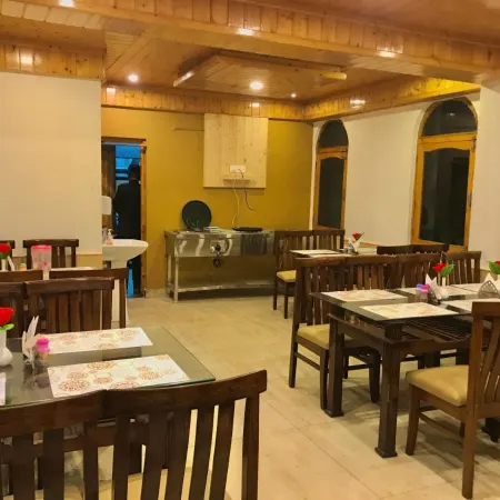 The Avenue River Side Hotel - Near Volvo Bus Stand Manali