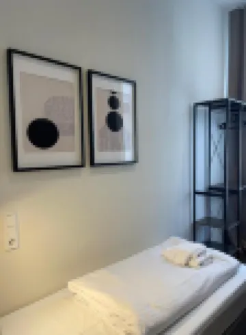 Motel Blue - Minimalist Boutique Hotel
