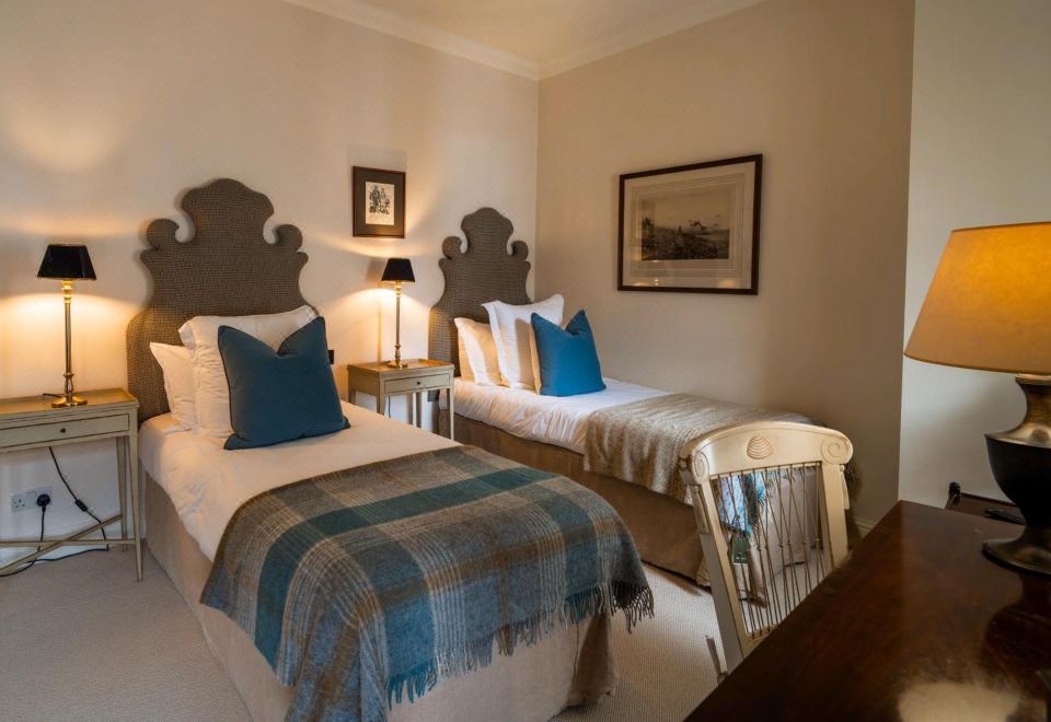 The Royal Hotel - Housity