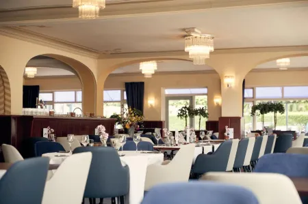 Van der Valk Hotel Hardegarijp - Leeuwarden Отели в г. Suwald