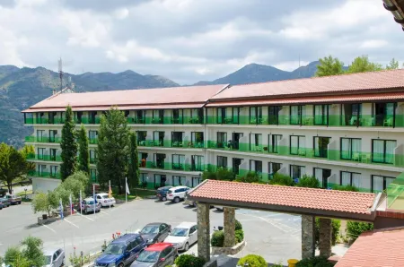 Rodon Hotel and Resort Отели в г. Агрос