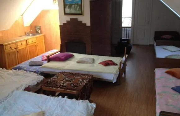 皮爾蒂斯普里尼約納瓦旅館