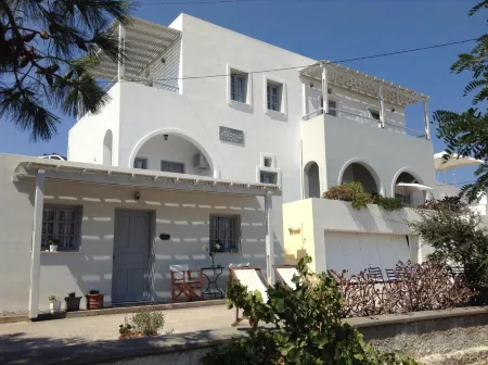 Alonia Studios Отели рядом с достопримечательностью «Feel Santorini»