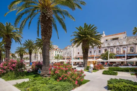 Luxury Rooms MA de Dominis Отели рядом с достопримечательностью «Храм Юпитера»