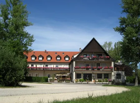 Hotel-Gasthof "Zum Bartl" Отели в г. Зульцбах-Розенберг