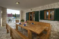 Villa Vjeka Cozy Family Retreat with Heated Pool, Brač Island - Homestays