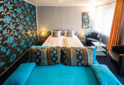 Moselromantik-Hotel Zum Löwen Các khách sạn ở Zell