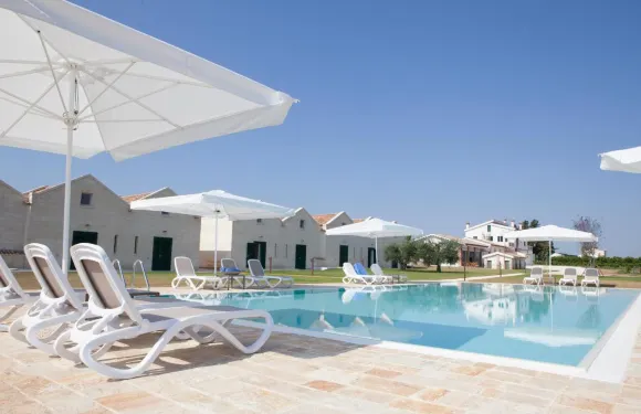 阿格魯馬雷農場假日酒店