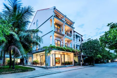 Lacasa Old Town Villa Отели рядом с достопримечательностью «Museum of Folklore in Hoi An»