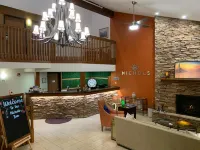 紅翼尼可斯旅館