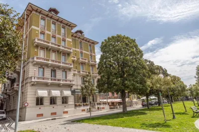 호텔 팔란자 Visite Guidate Villa Taranto 주변 호텔