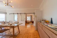 Hide-Away Guest House Отели в г. Книсна