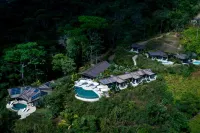 Golden Pineapple Villas-Adults Only