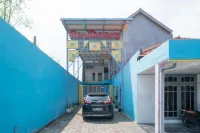 RedDoorz near RS Mitra Keluarga Waru Hotels in Waru