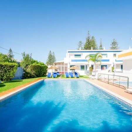 Oasis Beach Apartments
