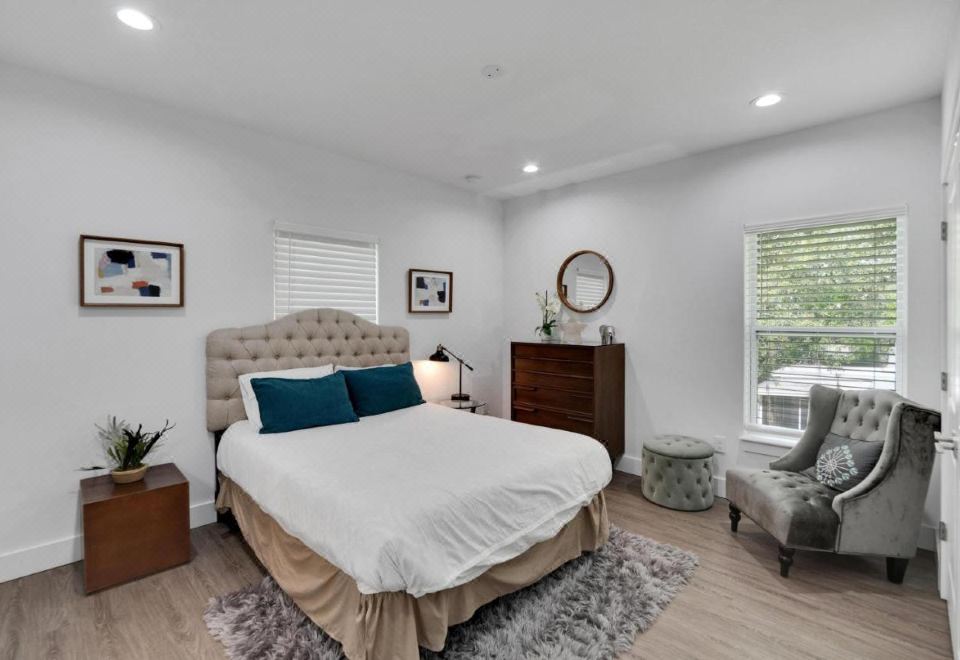 New Construction Beautiful Lutz Property Close to USF and All Major Tampa Attractions - Housity