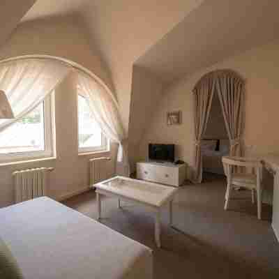 Hotel Embassy Rooms