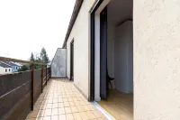 Spacious holiday home with air conditioning in a quiet location - Parkering