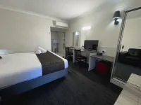 Golden West Motor Inn