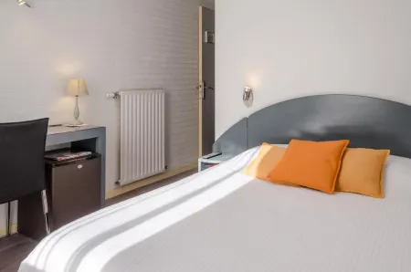 Logis Hôtels - le Pont Bernet - Hotel 2 étoiles et Restaurant Отели в г. Арсак