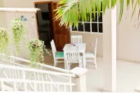 더 비치 하우스