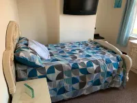 Busy Bee - Guest House - Self Service Hotels in Leigh