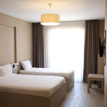 HOTEL CINAS Отели рядом с достопримечательностью «Принцевы острова»