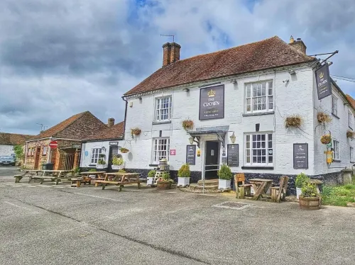 The Crown Aldbourne Hotels in Froxfield