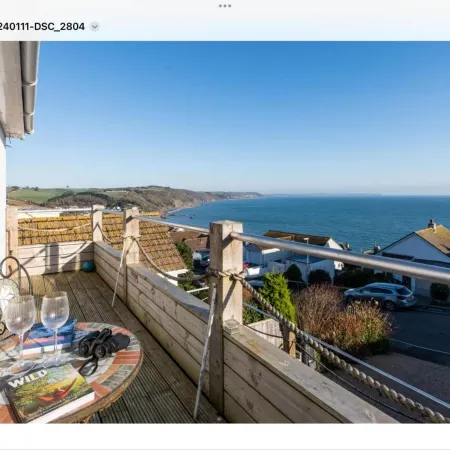 1 Bed Flat - Sleeps 2 - Pets - Balcony - Parking
