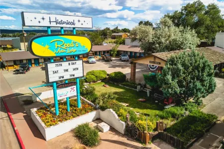 Reeds Lodge Отели в г. Спрингервилл