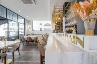 Hôtel Cosmopolitain - بار