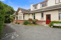 Manor on the Park Backpackers Hotels in 