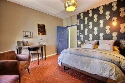 Effets Personnels Hotels in Uchaux