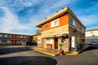 Friendly Hills Inn Hotels near Half Off Books Records Films