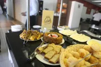 安東尼奧卡洛斯司多普飯店 - 早餐
