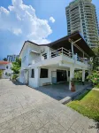 Little Heaven by Sky Hive, A Beach Front Bungalow -  Casas de vacaciones